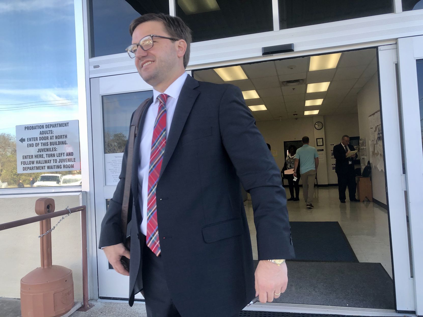Defense attorney leaves scheduling hearing for Hallettsville school officials